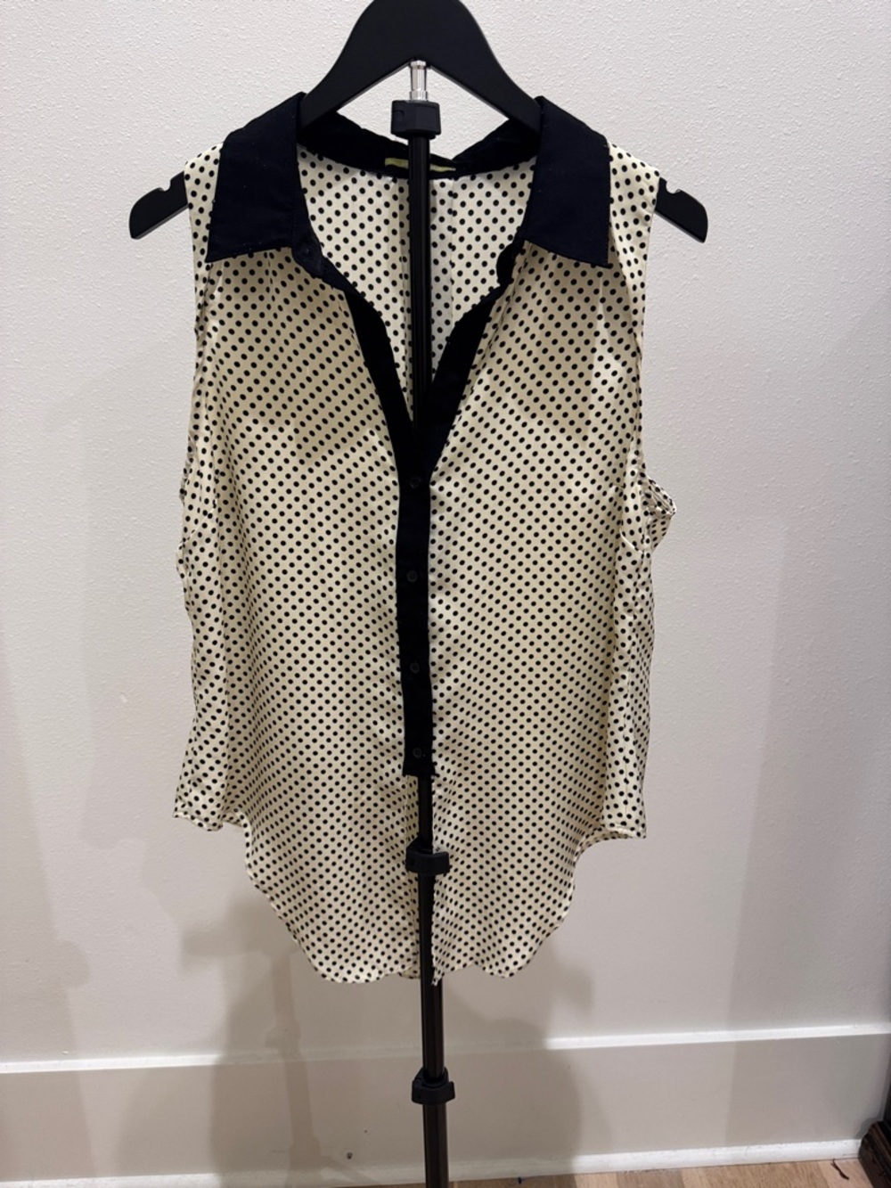 Gianni Bini Cream Polka Dot Sleeveless Blouse with Black Trim